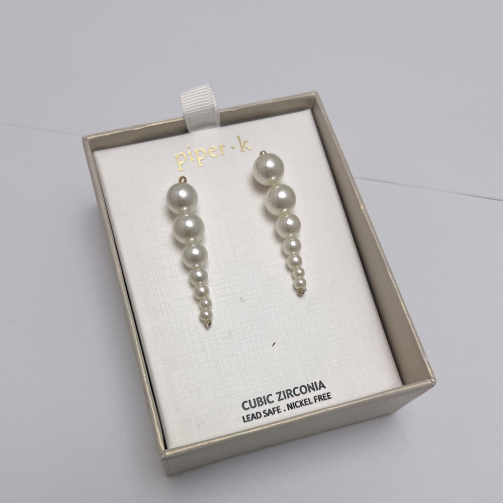 NWT ⚜️🤍⚜️ Piper K GorgeousFaux Pearls Drop Earrings